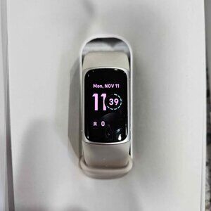 Used fitbit Charge 5